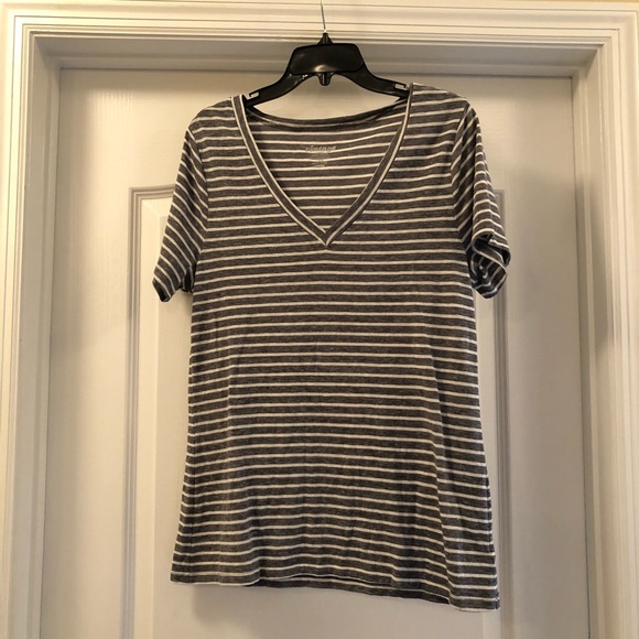 Old Navy t shirt - Picture 1 of 2